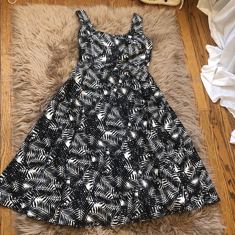 Black and White Leaf Print Maxi Dress